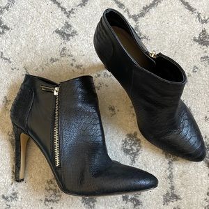 (Ann Taylor) Black Leather Snakeskin Pointed-toe Heeled Booties w/ Gold Zipper